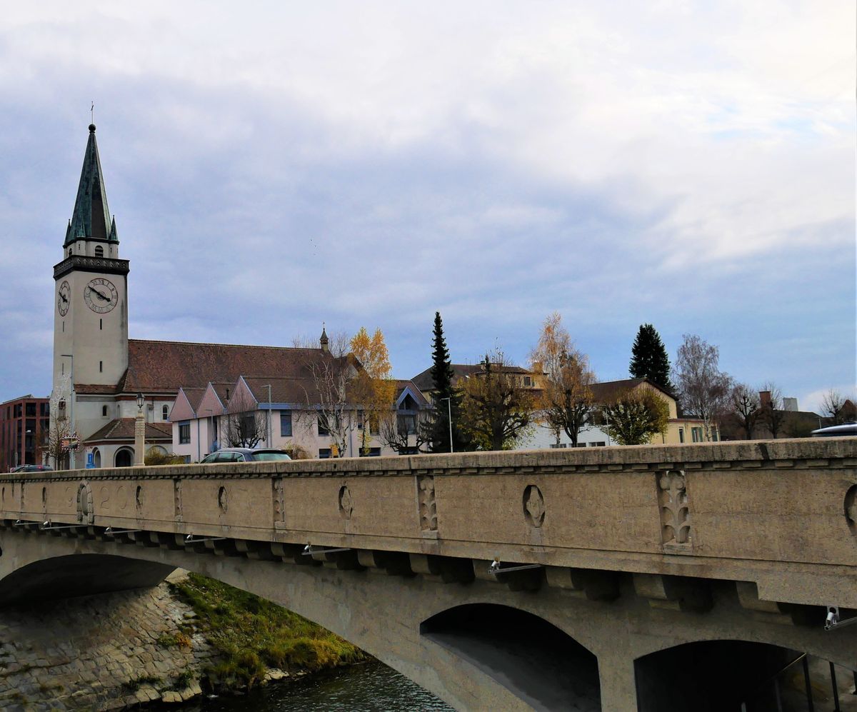 Die Brücke von Guillermaux, Arbeitersiedlung und katholische Kirche
